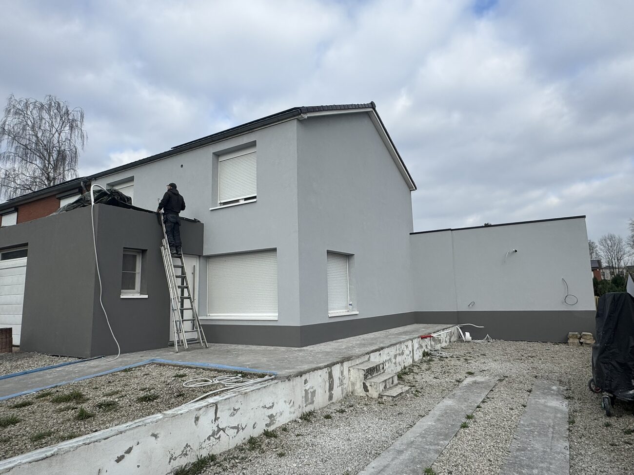 Maison rénovée et crépie par Label Entreprise dans le Borinage