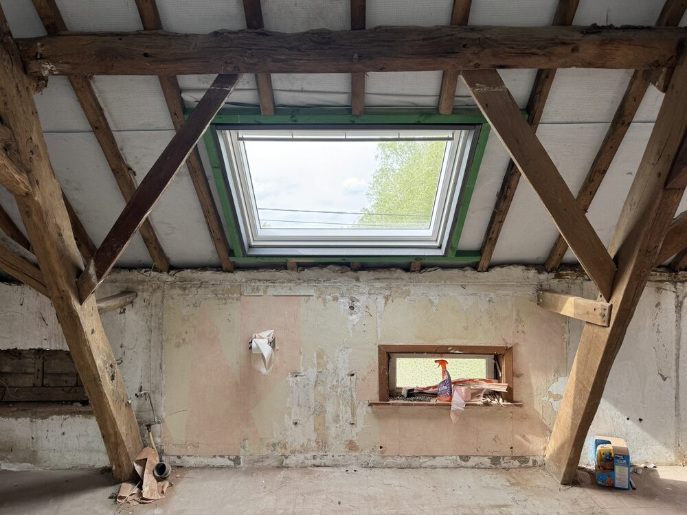 Velux posé sur toiture en pente par Label Entreprise