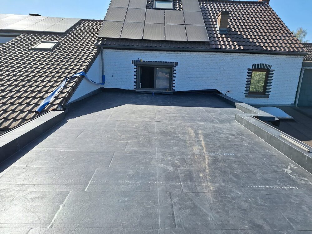 Toiture plate Derbigum EPDM par Label Entreprise